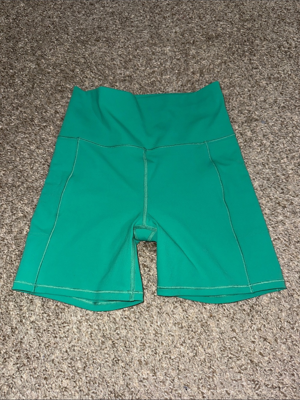 Vuori green active biker shorts size small